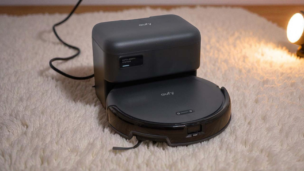 Recensione Eufy C10: il robot aspirapolvere economico con braccio estensibile per gli angoli Eufy C10