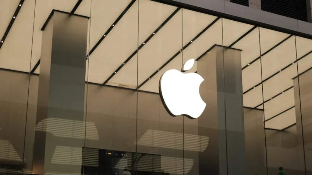 iPhone Ultra e MacBook Ultra: il leak che rilancia il nome Apple Apple products used 30% recycled materials in 2025 foto editoriale