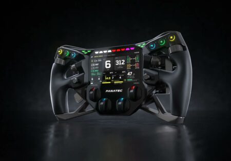Fanatec mostra Obsidian: display da 5 pollici e SimHub, lancio previsto nel 2027