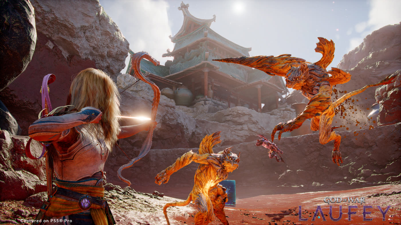 Faye combatte con l arco in God of War Laufey