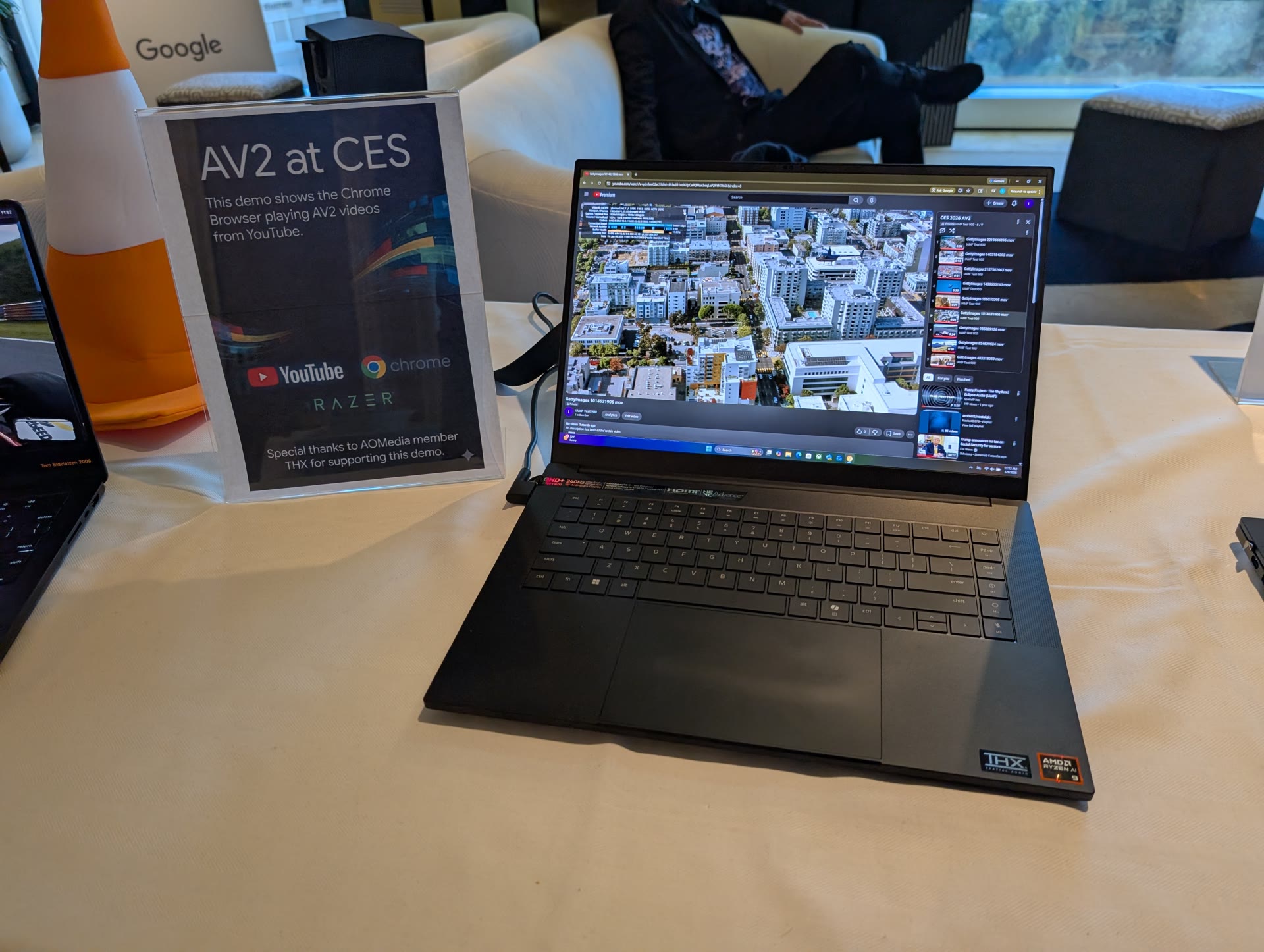 La dimostrazione del percorso di riproduzione AV2 al CES 2026, non un’app già distribuita al pubblico. Immagine: AOMedia.