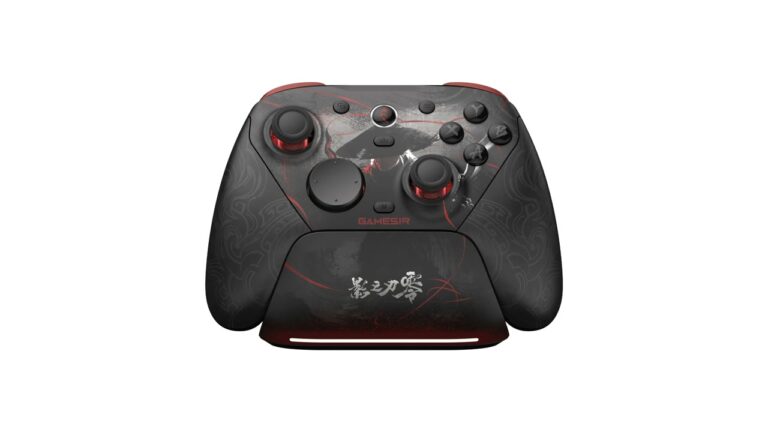 GameSir G7 Pro 8K PC Phantom Blade Zero Edition con la base di ricarica dedicata.