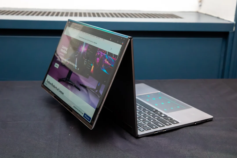 Lenovo ThinkBook Flip AI PC
