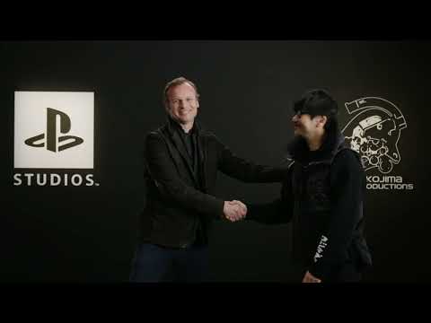 Hideo Kojima durante la presentazione di PHYSINT