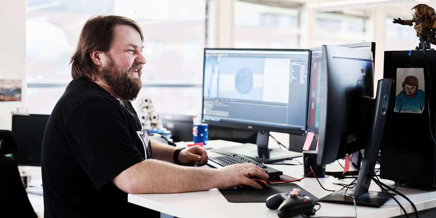 Uno sviluppatore al lavoro nella sede Ubisoft RedLynx di Helsinki