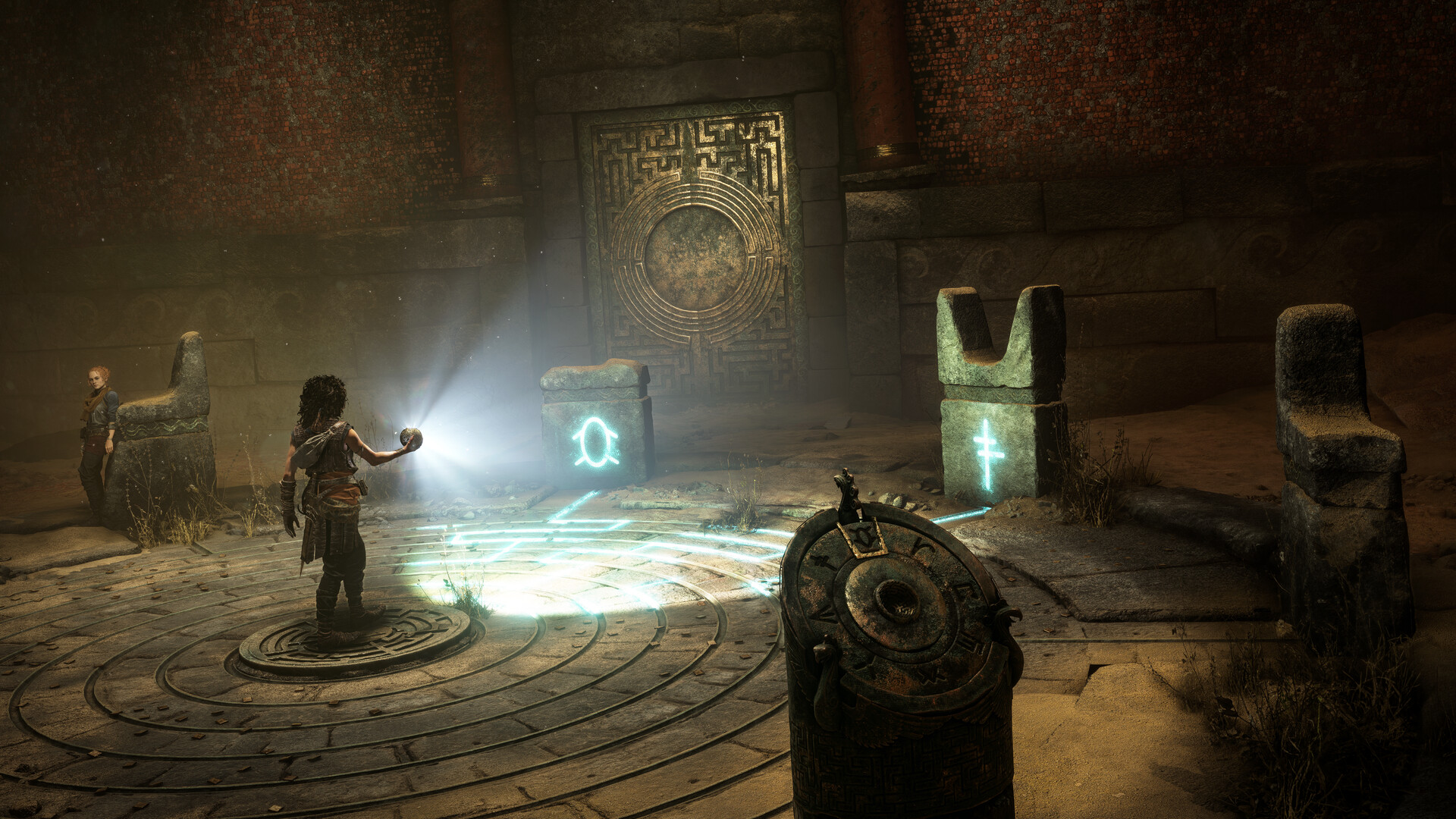 La protagonista esplora una sala illuminata da una sfera — Resonance: A Plague Tale Legacy.