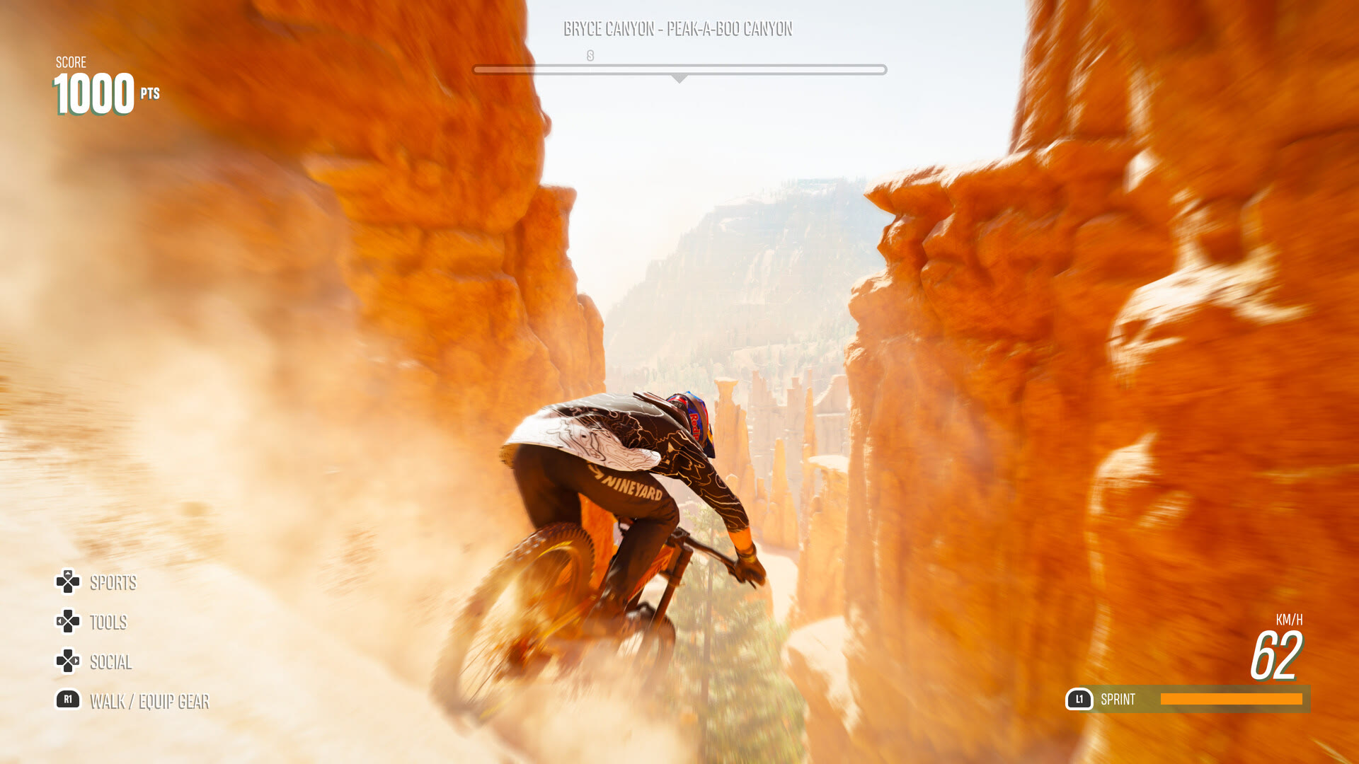 Una discesa in bici fra i canyon di Riders Republic. Immagine: Ubisoft.