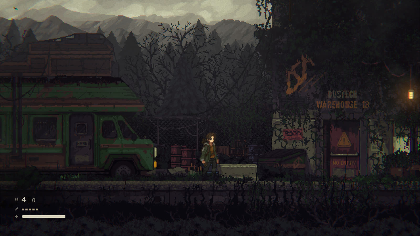 La protagonista davanti a un magazzino abbandonato in The Road of Dust and Sorrow