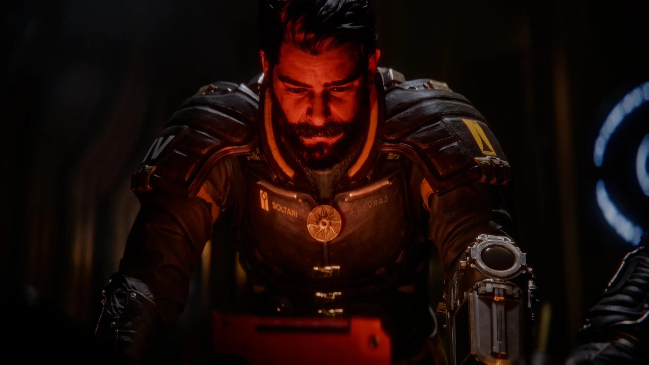 Arjun Devraj nel materiale del trailer — Saros.
